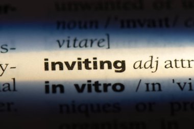 bir sözlüğü'ndeki sözcüğü davet. davetkar kavramı.