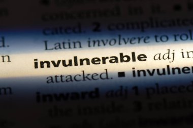 yenilmez tek kelimeyle bir sözlük. yenilmez kavramı.