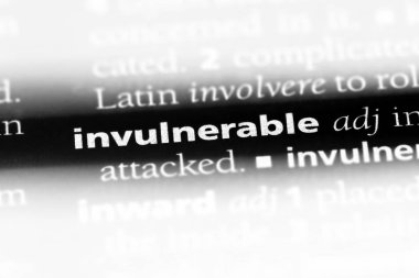 yenilmez tek kelimeyle bir sözlük. yenilmez kavramı.