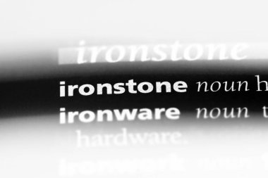 bir sözlüğü'ndeki ironstone sözcüğü. ironstone kavramı.