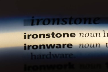 bir sözlüğü'ndeki ironstone sözcüğü. ironstone kavramı.