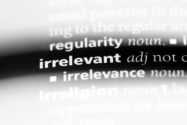 bir sözlüğü'ndeki alakasız sözcüğü. alakasız kavramı.