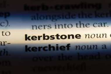 kerbstone sözcük sözlüğe. kerbstone kavramı.