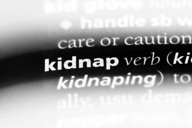 bir sözlüğü'ndeki sözcüğü kaçırırlar. kaçırılma kavramı.