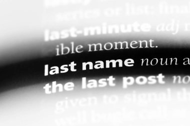 bir sözlüğü'ndeki sözcüğü soyadı. Son isim kavram.