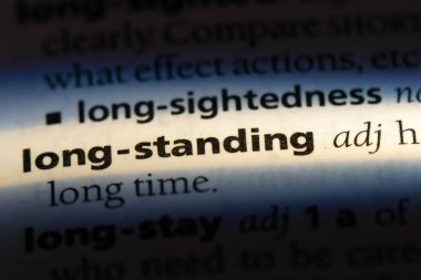 köklü bir sözlük tek kelimeyle. uzun ayakta kavramı.