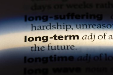 uzun vadeli bir sözlük tek kelimeyle. uzun vadeli kavramı.