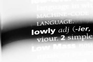 bir sözlüğü'ndeki asılıyor sözcüğü. asılıyor kavramı.