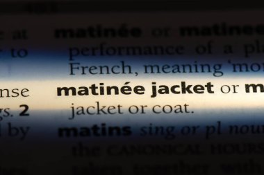 bir sözlüğü'ndeki matine ceket sözcüğü. matine ceket kavramı.