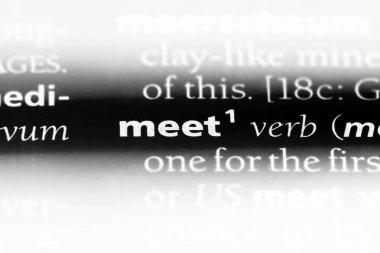 bir sözlüğü'ndeki sözcüğü karşılamak. kavram karşılamak.