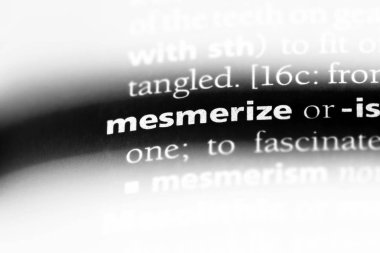 bir sözlüğü'ndeki sözcüğü ipnotize. kavram ipnotize.