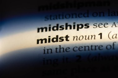 Sözlüğe kelime ortasında. kavram ortasında.