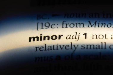 bir sözlüğü'ndeki küçük sözcüğü. küçük kavramı.