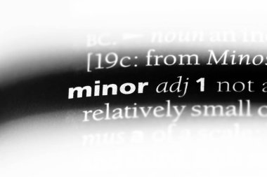 bir sözlüğü'ndeki küçük sözcüğü. küçük kavramı.