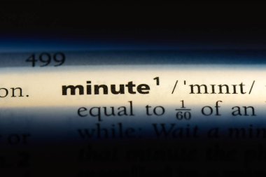 bir sözlüğü'ndeki dakika sözcüğü. dakika kavramı.