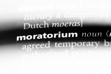 bir sözlüğü'ndeki moratoryum sözcüğü. moratoryum kavramı.
