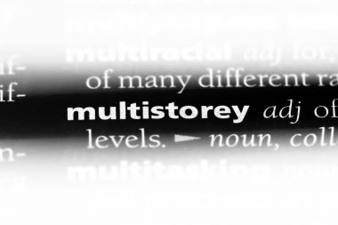 multistorey tek kelimeyle bir sözlük. multistorey kavramı.