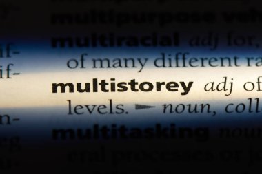 multistorey tek kelimeyle bir sözlük. multistorey kavramı.