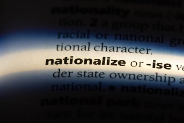 bir sözlüğü'ndeki sözcüğü kamulaştırmak. kavram kamulaştırmak.