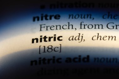 bir sözlüğü'ndeki nitrik sözcüğü. Nitrik kavramı.