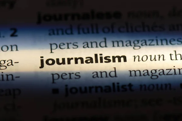 単語を辞書でジャーナリズム ジャーナリズムの概念 — ストック写真