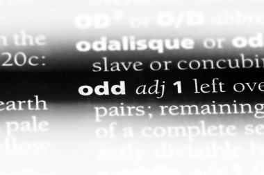 Tek kelimeyle bir sözlük. tuhaf kavramı.