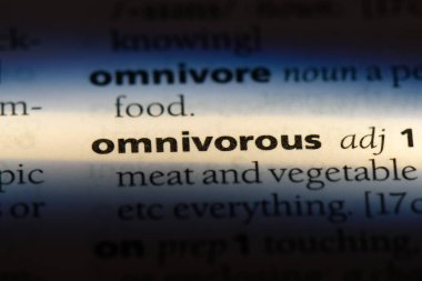 bir sözlüğü'ndeki omnivordur sözcüğü. omnivordur kavramı.