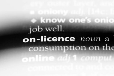 bir sözlüğü'ndeki lisans sözcüğü üzerinde. ruhsat kavramı üzerinde.