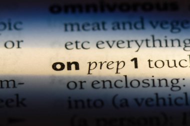 Sözlüğe kelime. kavramı üzerinde.