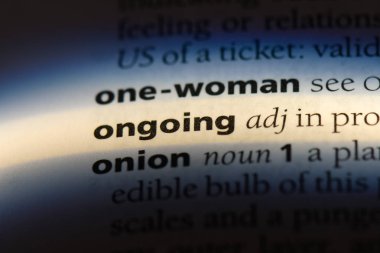 devam eden tek kelimeyle bir sözlük. devam eden konsept.