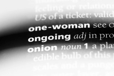 devam eden tek kelimeyle bir sözlük. devam eden konsept.