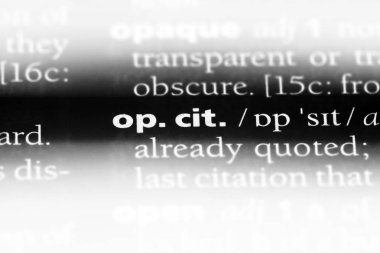 Kelime sözlükte yer alır. op cit konsepti.