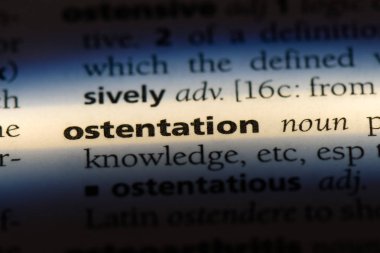 gereksiz gösterişle Word'de bir sözlük. gereksiz gösterişle kavramı.