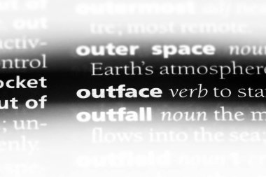 bir sözlüğü'ndeki sözcüğü outface. kavram outface.