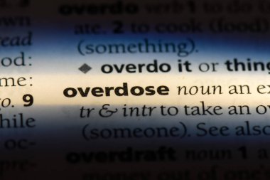 bir sözlüğü'ndeki sözcüğü aşırı doz. aşırı doz kavramı.