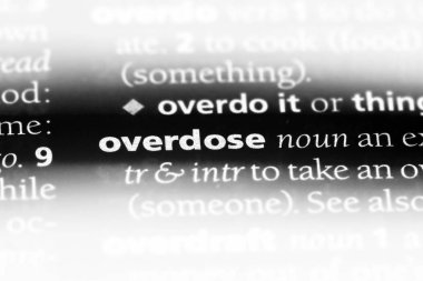 bir sözlüğü'ndeki sözcüğü aşırı doz. aşırı doz kavramı.