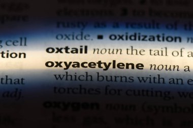 oksiasetilen tek kelimeyle bir sözlük. oksiasetilen kavramı.