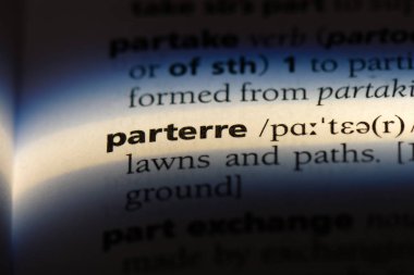 bir sözlüğü'ndeki parter sözcüğü. parter kavramı.