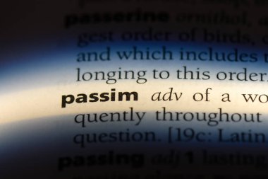 bir sözlükte kelime passim. passim kavramı.