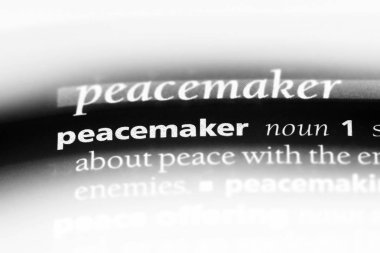 barışçı bir sözlük tek kelimeyle. barışçı model kavramı.