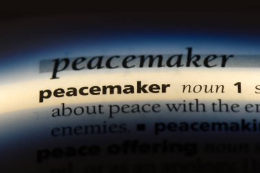 barışçı bir sözlük tek kelimeyle. barışçı model kavramı.