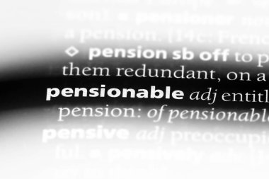 pensionable tek kelimeyle bir sözlük. pensionable kavramı.