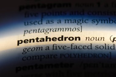 pentahedron sözcük sözlüğe. pentahedron kavramı.