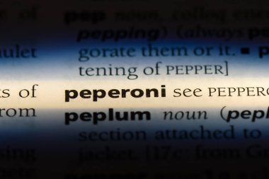 bir sözlüğü'ndeki peperoni sözcüğü. peperoni kavramı.