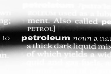 bir sözlüğü'ndeki petrol sözcüğü. Petrol kavramı.