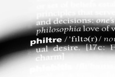 bir sözlüğü'ndeki sözcüğü philtre. philtre kavramı.