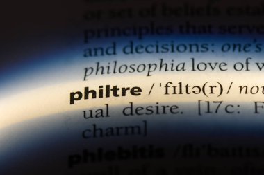 bir sözlüğü'ndeki sözcüğü philtre. philtre kavramı.