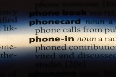 bir sözlüğü'ndeki sözcüğü telefonunda. Konsept telefon.