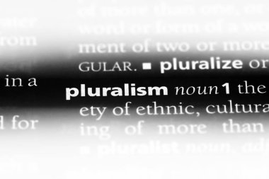 çoğulculuk Word'de bir sözlük. çoğulculuk kavramı.