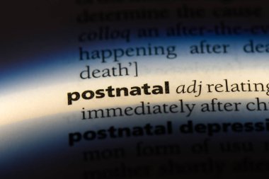 Doğum sonrası kelime sözlüğe. postnatal kavramı.
